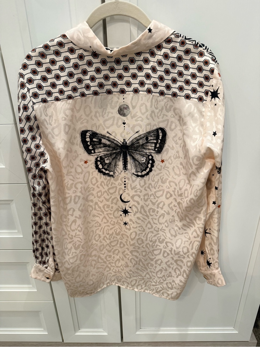 Vilagallo Mixed Print Leopard Butterfly Button-Up Blouse in Cream & Black - Picture 3 of 7